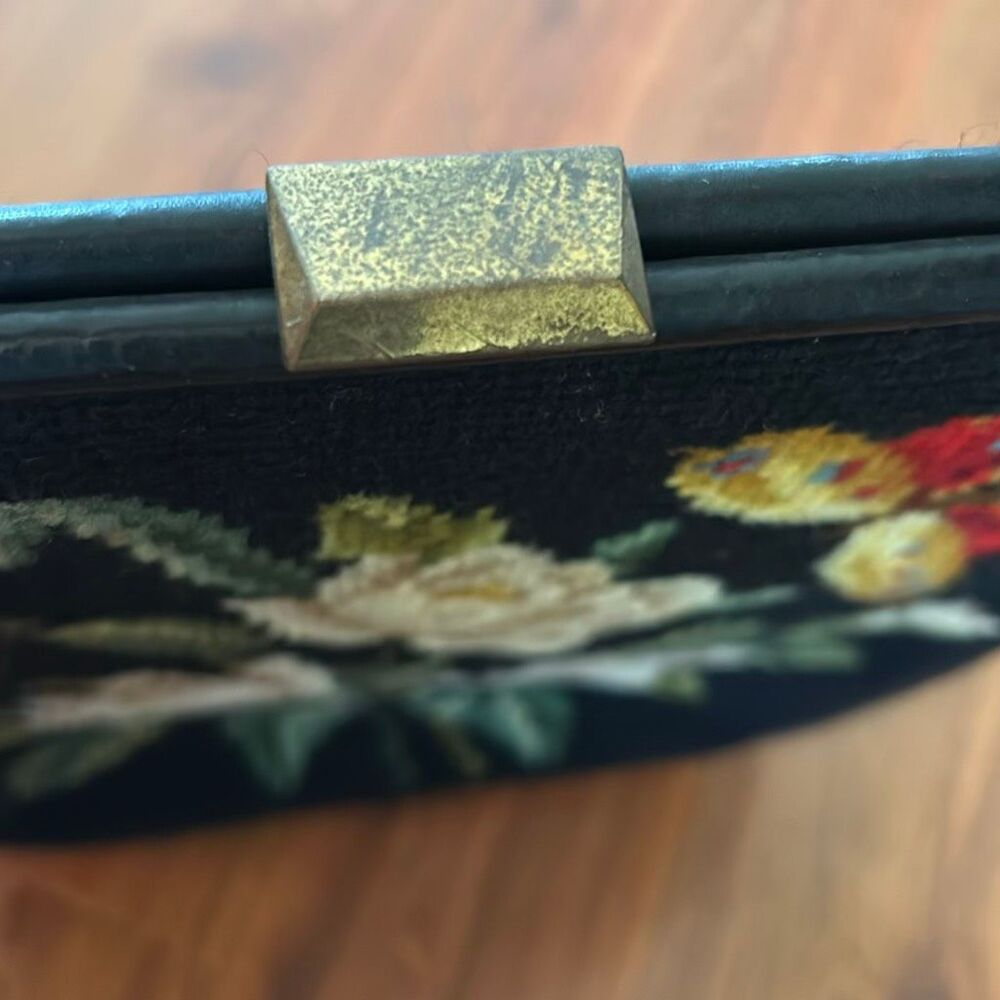 Stunning Vintage 1950s needlepoint rose floral handbag black cream - Picture 6 of 8